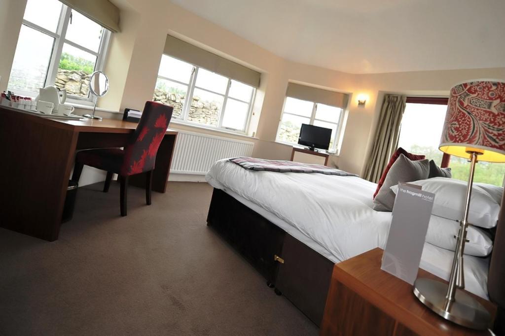 The Frogmill Hotel Shipton  Chambre photo