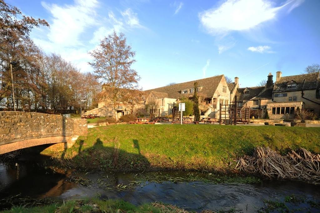 The Frogmill Hotel Shipton  Extérieur photo